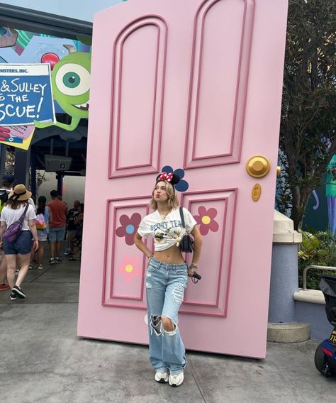 Gradnite Disneyland, Disneyland Gradnite, Disney Outfits Spring, Trendy Disney Outfits, Cute Disney Fits, Disney Poses, Dafnne Jm, Disney Trip Outfits, Disney Outfits Women