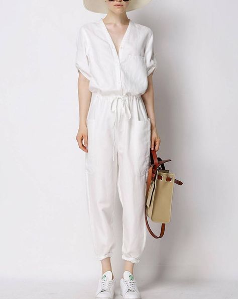 83e8ef518174e1eb6be4a0778d050c9ddesc49873935ri White Jumpsuit Casual, Kain Linen, Safari Look, Jumpsuit Linen, Moda Do Momento, Linen Overalls, Jumpsuit Casual, Linen Romper, Linen Jumpsuit