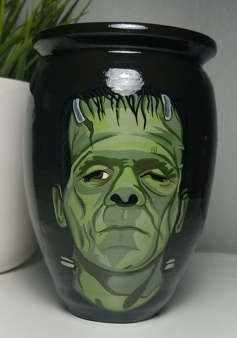 Horror Flower Pots, Horror Plant Pots, Goth Plant Pots, Creepy Plant Pots, Monster Pots Ceramics, Gothic Planter Pot, Diy Gifts To Make, Plant Pot Design, Halloween Clay