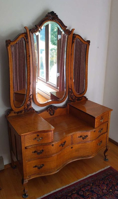 "This Vintage Tiger Oak Serpentine vanity dresser with curved drawers and hinged beveled glass mirrors is in good used condition.  The pulls are not original.   The vanity has a curved front to it.  The mirrors all have beveled glass.  The side mirrors are hinged, and the center mirror tilts up and down.  There are 5 drawers to the vanity. Two on each side and a bottom drawer that goes across the entire front. There are locks on the drawers and keys come with this piece. The top drawers measure 16-3/4\" from front to back, 10-1/4\" from side to side and 4\" deep.  The middle drawers measure 22-1/4\" from front to back, 16-1/4\" from side to side and 5\" deep.  The bottom drawer measures 46-1/2\" from side to side, 16-1/2\" from front to back and 6-1/2\" deep. This is an amazing piece which Vintage Dressers Antique, Cool Vintage Furniture, Vintage Vanity Desk, Vanity Ideas Vintage, Funky Vanity, Grandma Furniture, Vintage Furniture Bedroom, Vintage Home Interior Design, Antique Vanity With Mirror