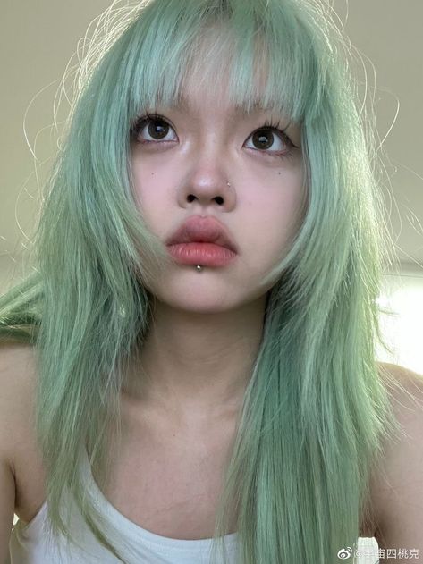 Editorial Hair Color, Wig Snatched, Pastel Green Hair, Mint Green Hair, Green Hair Dye, Mint Hair, Dyed Hair Inspiration, Hair Things, Character Aesthetics