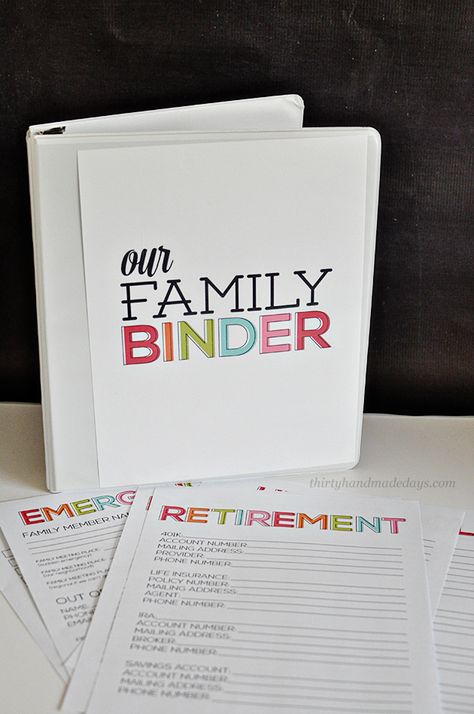 Updated Family Binder Printables- more than 8 amazing printables to help you create a binder for all of your most important information! All the hard work is already done for you- just print and compile. Family Binder Printables, Organize Life, Family Binder, Emergency Binder, Binder Printables, Organization Station, Home Binder, Home Management Binder, Organize My Life