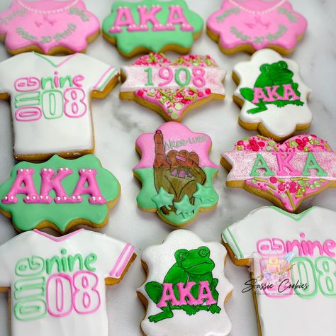 Alpha Kappa Alpha Party Decorations, Alpha Kappa Alpha Cake, Aka Cake Ideas, Sorority Party Ideas, Aka Cookies, Aka Party, Sorority Retreat, Wedding Floor Plan, Greek Ideas