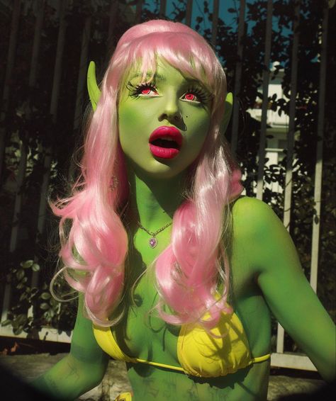 Galactic Halloween Costume, Alien Costume Aesthetic, Pink Alien Costume, Martian Makeup, Vintage Alien Costume, Pink Alien Makeup, Easy Alien Makeup, Retro Alien Costume, Alien Costume Makeup