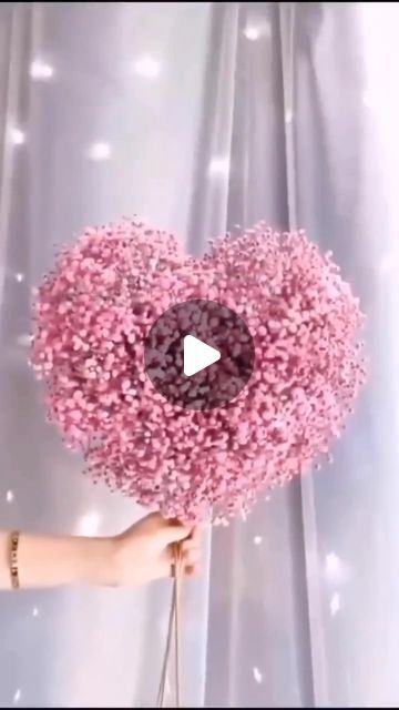 Blanca Alonso on Instagram: "Super cute flower arrangement idea💗 What do you guys think? Credit @flores_que_enamoran 💗  #flowerarrangement #flowers #babybreathbouquet #bouquet #gift" Bouquet Gift, January 7, Cute Flower, Valentines Day Hearts, Floral Arrangement, Flower Arrangement, Floral Arrangements, Flower Arrangements, Super Cute