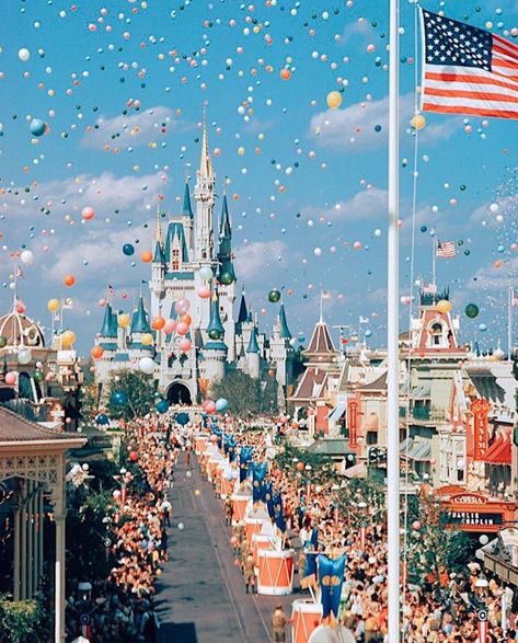 Opening Day at Walt Disney World Disneyland Aesthetic Wallpaper, Disney World Aesthetic, Disney 2023, Summer List, Disney World Pictures, Disney World Magic Kingdom, Disney Photography, Disney Photos, Disney Addict