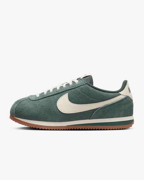 Nike Cortez Vintage Suede Women's Shoes. Nike.com Cortez Nike Outfit, Nike Cortez Outfit Woman, Nike Cortez Vintage, Nike Cortez Outfit, Cortez Nike, Suede Nike, Suede Shoes Women, Nike Models, Vintage Suede