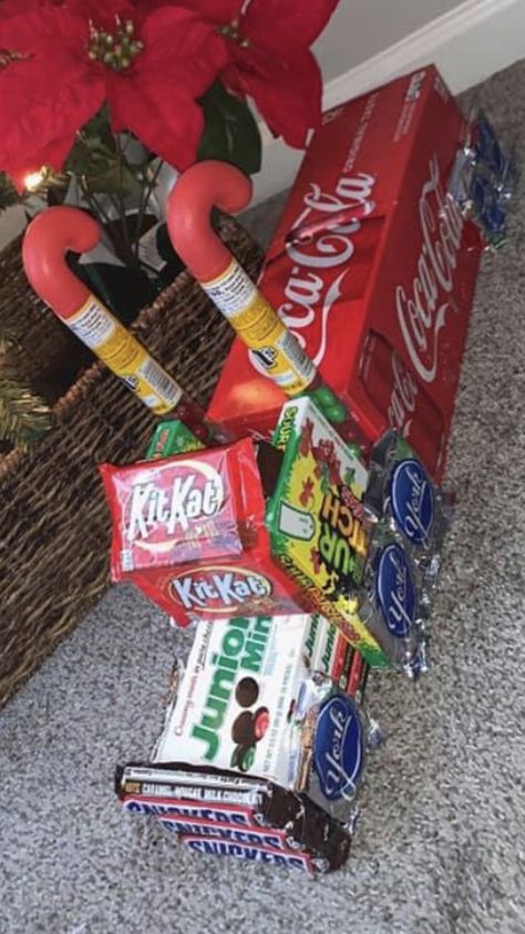 Soda Gift Ideas, Candy Truck Ideas, Candy Truck, Coke Gifts, Diy Christmas Treats, Crafting Gifts, Christmas Drinks Alcohol, Survival Ideas, Candy Bouquets