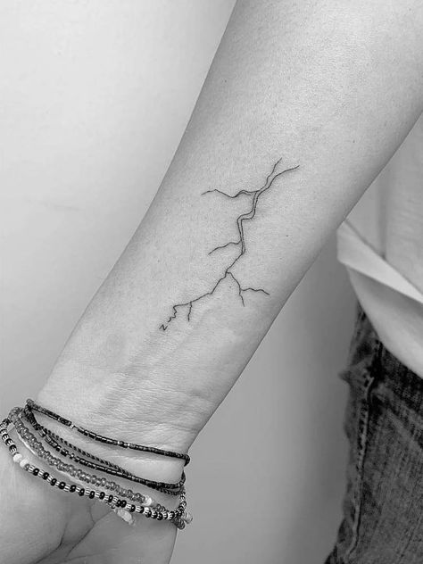 CONCEPT: A descending piece where at the top it’s stormy and as you get further down it clears up into nature and and sun Lightning Bolt Tattoo Meaning, Blitz Tattoo, Storm Tattoo, Lightning Bolt Tattoo, Lightning Tattoo, Bolt Tattoo, Tato Minimal, Tattoos Aesthetic, Light Tattoo