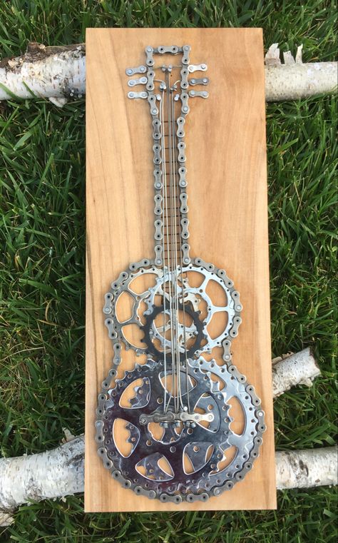 Cycle Chain Art, Bike Chain Crafts, Bike Chain Art, Decorative Guitar, Bicycle Parts Art, Cycle Chain, Bicycle Crafts, Bike Craft, Chain Art