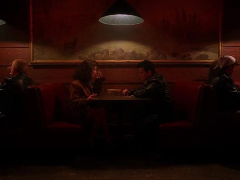 Twin Peaks (1990) Twin Peaks Theme, Twin Peaks Tv, Twin Peaks 1990, Secret Meeting, Horror House, Cinematic Photography, Twin Peaks, Film Stills, Photography Inspo