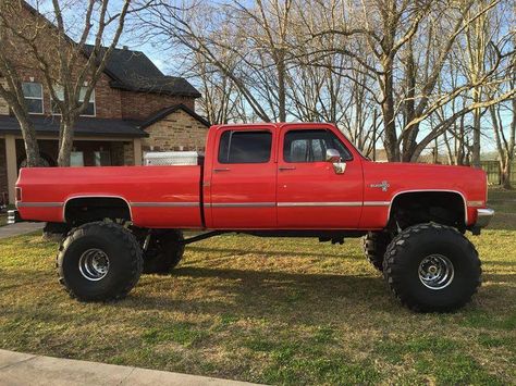 Square body chevy truck, 4x4, long bed, lifted, 4 door. (Wheels/tires too stumpy/short/wide) Square Body Chevy, 4 Door Trucks, Trucks Lifted, Chevy 4x4, Tundra Truck, Trucks Lifted Diesel, Mud Trucks, C10 Chevy Truck, C10 Trucks