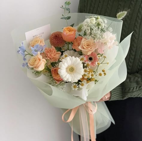 Birthday Bouquet Flowers For Her, Balloon Flowers Bouquet, Birthday Bouquet Flowers, Birthday Flower Bouquet, Aesthetic Flower Bouquet, Flower Bouquet Aesthetic, Flower Bouquet Birthday, Pretty Bouquets, Birthday Flowers Arrangements