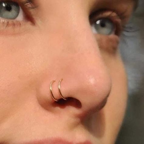 Piercings Corps, Double Nostril Piercing, Jewellery Simple, Double Nose Ring, Double Nose Piercing, Cute Nose Piercings, Fake Nose Ring, Nose Ring Jewelry, Nose Cuff