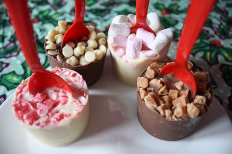 DIY Hot Chocolate Spoons and Baubles - Little White Socks Cocoa Spoons, Hot Chocolate Stirrers, Hot Chocolate Spoons, Diy Hot Chocolate, Hot Chocolate Gifts, Chocolate Sticks, Chocolate Spoons, Christmas Food Gifts, Christmas Hot Chocolate