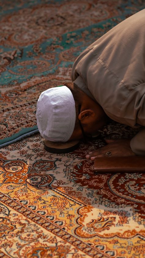 A man who is pray payer in mosque.  #namaz #islam #deen #prayer #pray #muslim #dua #sajda #naik #neek #musalman Namaz Wallpaper Hd, Mekka Islam, Man Praying, Islamic Wallpaper Hd, Fotografi Digital, Blur Background In Photoshop, Dreamy Photography, Man Photography, Best Islamic Images