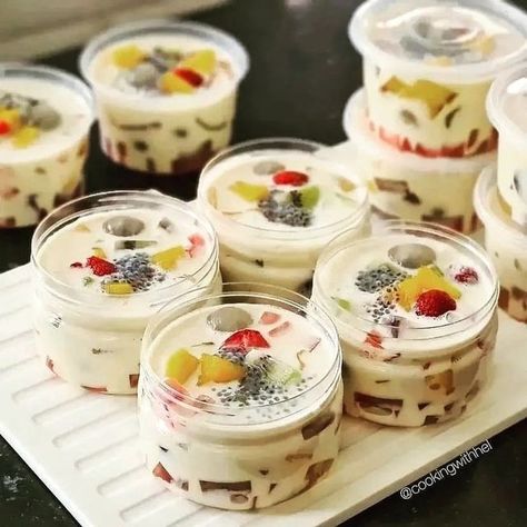 Ximilu Dessert, Pudding Cup Recipes, Jelly Salad, Jelly Fruit, Dessert Cups Recipes, Fruit Pudding, Bulan Puasa, Jelly Desserts, Dessert Box