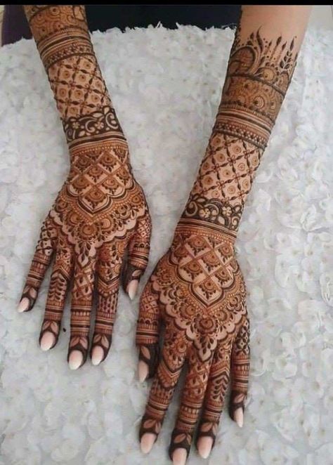 Back And Front Mehendi Design, Designer Bridal Mehendi Designs, Mehndi Art Designs Wedding, Mehndi Brides Design, Henna Designs Engagement, Back Indian Mehndi Designs, Henna Designs Indian Bridal Mehndi, Mehndi Designs For Bride Back Hand, Mehendi Bride Design