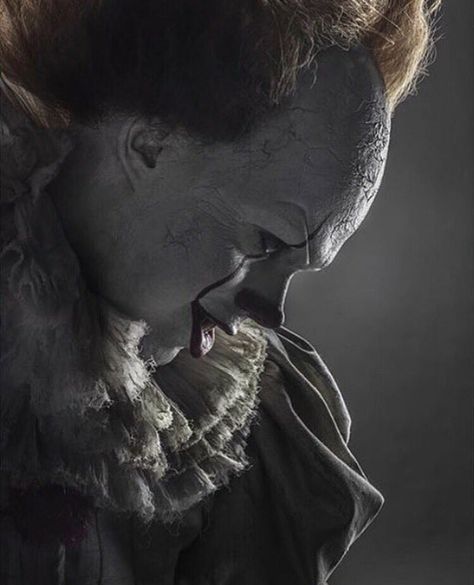 It Horror Wallpapers, Es Pennywise, It Wallpaper, Bill Skarsgard Pennywise, Stephen Kings, Draw Pencil, Clown Horror, Pennywise The Clown, Pennywise The Dancing Clown