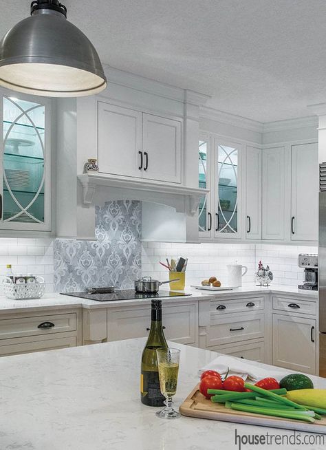 Kitchen Backslash, Marble Backsplash Kitchen, Tile Accent Wall, Stove Backsplash, White Kitchen Backsplash, Hood Vent, Kitchen Diy Makeover, White Kitchen Island, White Kitchen Decor