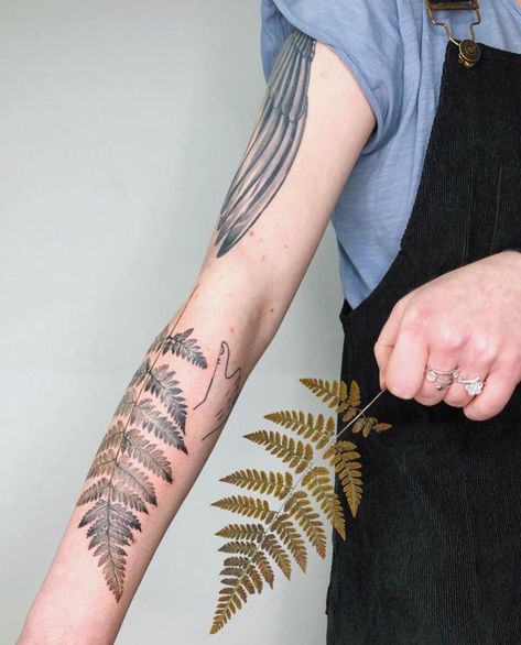 Jewlery Tattoo, Around Arm Tattoo, Tiny Tattoos For Women, Fern Tattoo, Leaf Tattoo, M Tattoos, Birthday Tattoo, Special Tattoos, Forarm Tattoos