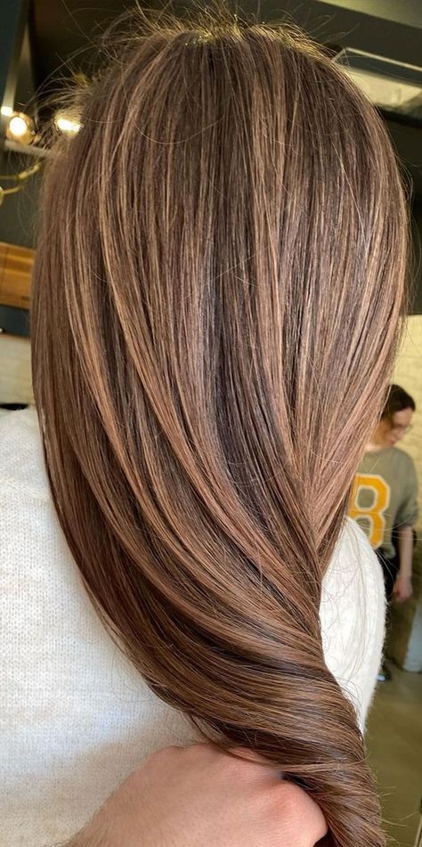 Best Hair Colours To Look Younger : Sparkling amber highlights Amber Hair Colors, Color Hair Styles, Hair Color At Home, Mocha Color Hair, Light Brown Hair Color, Brown Hair Color Shades, Hair Styles Color, Mocha Hair, Amber Hair