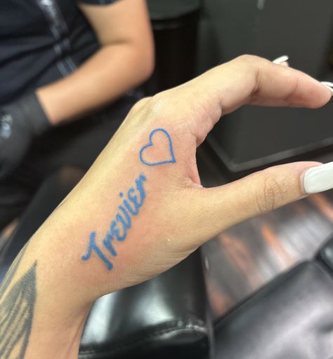 Boyfriend Names Tattoo Ideas, Places To Get Boyfriend Name Tatted, Name Tattoos On Hand For Women, Black Couples Matching Tattoos, Boy Name Tattoos For Women, Name Tattoo Ideas Female, Boy Name Tattoos For Mom, Significant Other Tattoos Names, Boyfriend Name Tattoos For Women Chest