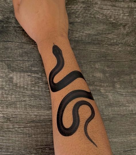 snake tat Red Belly Black Snake Tattoo, Henna Designs Snake, Snake Henna, Rattlesnake Tattoo, Black Snake Tattoo, Teacher Tattoos, Minimal Tattoos, Snake Tattoo Design, Cute Little Tattoos