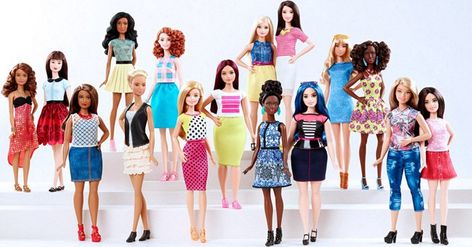 Esta es la evolución de la muñeca Barbie durante 56 años Barbie Hairstyles, Fashionista Barbie, Petite Body Types, New Barbie Dolls, Curvy Body Types, Ballerina Barbie, Vestidos Color Rosa, Curvy Barbie, Barbies Dolls