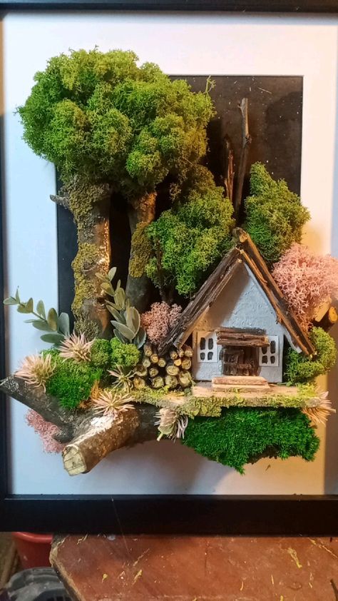 Dekoratívne Vence, Fairy House Crafts, Driftwood Art Diy, Moss Decor, Fairy House Diy, Fairy Garden Crafts, Home Decor Ideas Living Room, Fairy Crafts, Garden Crafts Diy