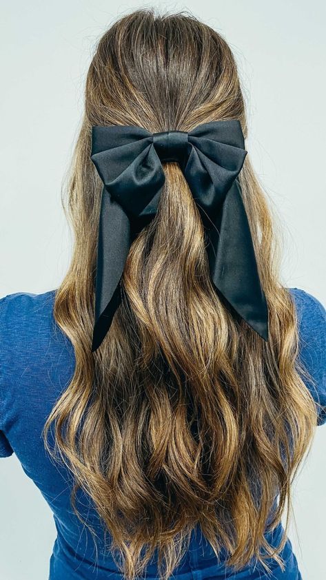 Half Up Half Down with a Bow Hair Bow Bun, Black Hair Bows, Half Ponytail, Ribbon Hairstyle, Half Up Hair, Perfect Style, Half Up Half Down, Hairstyles For School, How To Make Hair