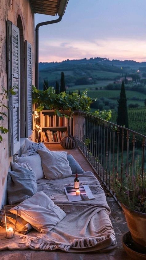 Cabin Balcony Ideas, Hygge Bookshelf, Hygge Cabin, Reading Place, Cosy Evening, Cosy Reading, Cozy Places, Beautiful View, Reading Books