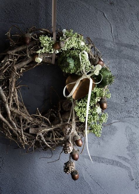 Natural Fall Decor, Stick Wreath, Acorn Wreath, Flower Factory, Creepy Halloween Decorations, Vine Wreath, Twig Wreath, Quotes Inspiring, Christmas Projects Diy