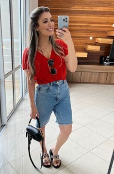 Outfits Com Shorts Jeans, Bermuda Short Outfits, Outfits Con Bermudas, Jean Bermuda Shorts Outfit, Bermuda Jeans Outfit, Look Bermuda Jeans, Bermuda Shorts Outfit Summer, Rita Saraiva, All Star Outfits