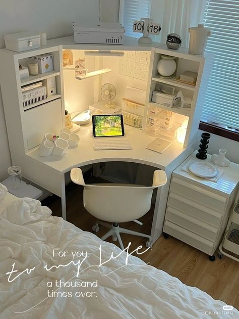 Love your small bedroom with these design ideas that will make you fall in love with your space all over again! Ready to rediscover your room? Click to get inspired! Minimalist Bedroom Design Small Rooms, Small Room Makeover, Bedroom Ideas For Small Rooms, Minimalist Living Room Design, Aesthetic Bedroom Ideas, Cute Diy Room Decor, Minimalist Bedroom Design, Small Room Decor, Room Redesign