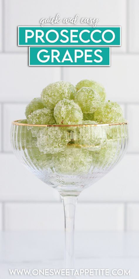 Prosecco-Soaked Grapes Prosecco Grapes, Alcohol Soaked Fruit, Prosecco Sorbet, Grape Appetizers, Wine Party Appetizers, Alcohol Fruit, Beach Snacks, Frozen Grapes, Grape Recipes