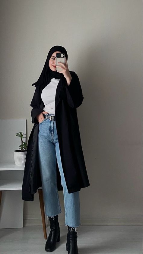 Hijabi Black Trench Coat Outfit, Hijab Coat Outfits, Modest Hijabi Winter Outfits, Black Coat Hijab Outfit, Black Cardigan Outfit Hijab, Black Trench Coat Outfit Hijab, Winter Outfits With Hijab, Trench Coat Outfit Hijab, Hijab Outfit Winter