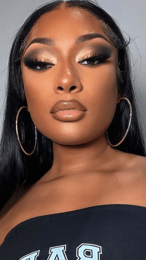 Megan The Stallion Makeup, Gold Makeup For Wedding, Photoshoot Makeup Black Women, Super Glam Makeup Looks, Black Women Eyeshadow Looks, Megan Thee Stallion Makeup Looks, Birthday Make Up Black Women, Brown And Gold Makeup Looks Black Women, Metallic Makeup Black Women