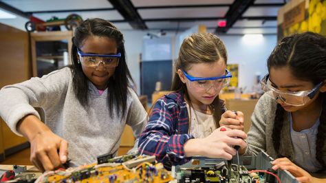 Three girls work on computer circuitry. Implicit Bias, High School Science Teacher, Cult Of Pedagogy, Gender Equity, Stem Classroom, Steam Education, Secondary Science, School Leadership, School Librarian