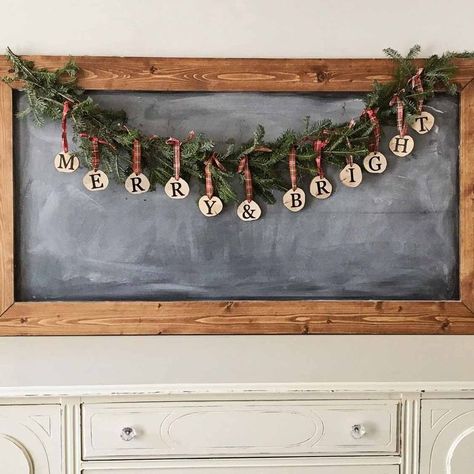 How to make a rustic, pine, Christmas Garland DIY. This rustic Christmas Garland is an easy, affordable, and quick craft project for the holidays! Christmas Garland Diy, Christmas Snowflakes Crafts, Flat Tree, Diy Christmas Snowflakes, Christmas Snowflakes Decorations, Diy Christmas Garland, Garland Diy, Porch Christmas, Navidad Diy