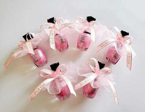 22 Best Best Baby Shower Party Favors 2021: Pinterest-Perfect Ideas Girly Baby Showers, Baby Girl Shower Favors, Baby Shower Wildflower, Shower Gifts For Guests, Best Baby Shower Favors, Baby Shower Favor Ideas, Baby Shower Nails, Deluxe Nails, Baby Shower Gifts For Guests