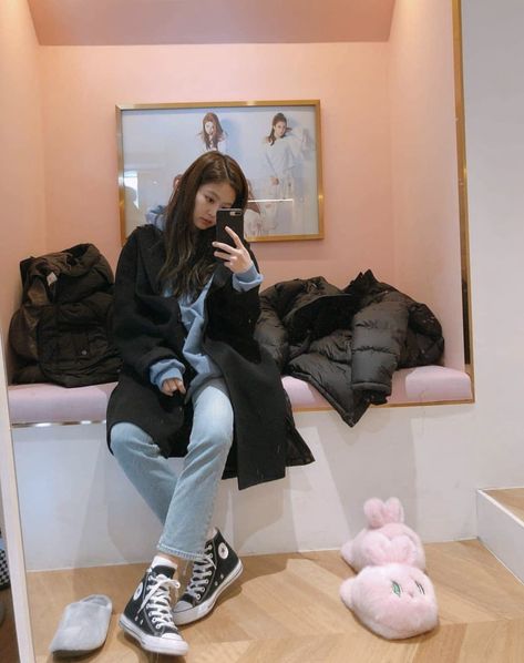 Queen of converse Blackpink Outfits, Outfits With Converse, Jennie Kim Blackpink, Kim Jisoo, Blackpink Photos, Blackpink Fashion, Infp, Kpop Fashion, Blackpink Jennie