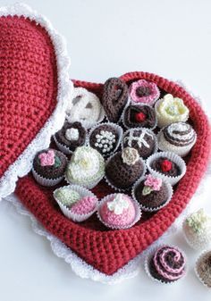 Crocheted Hearts, Crocheted Heart, Crochet Valentine Patterns, Crochet Box, Confection Au Crochet, Valentines Patterns, Box Of Chocolates, Valentines Crochet, Food Patterns