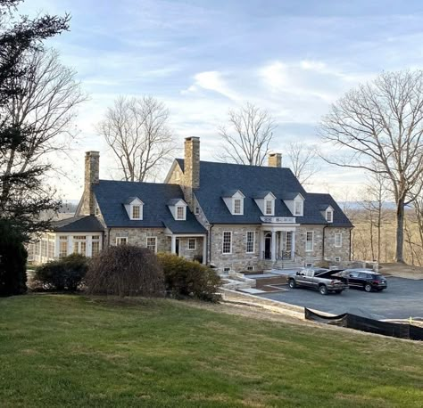 Middleburg Va, White Farmhouse Exterior, Cottage Exteriors, Ranch Exterior, Southern House, Goose Creek, Suburban House, Modern Farmhouse Exterior, Countryside House