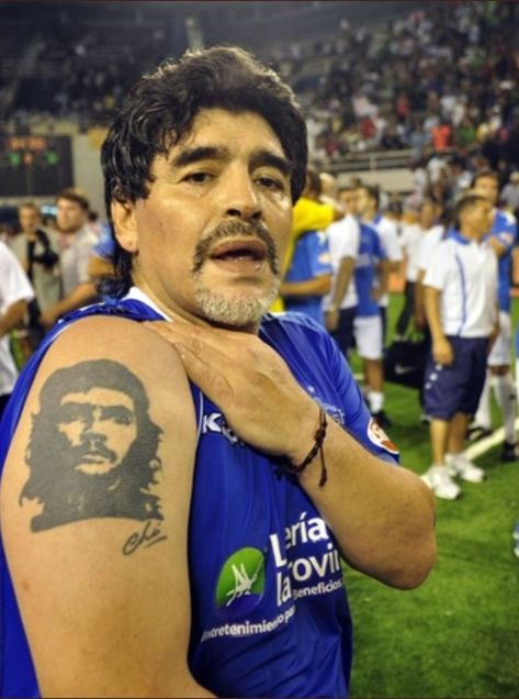 Maradona tattoo #tattoo #ink #art #best #design #idea #tattooforyou #inkedgirl #tattooforman #maradona Che Guevara Tattoo, Maradona Tattoo, Sergio Aguero, Ernesto Che, Hammer And Sickle, Boxing Champions, Fidel Castro, Mike Tyson, Club Shirts