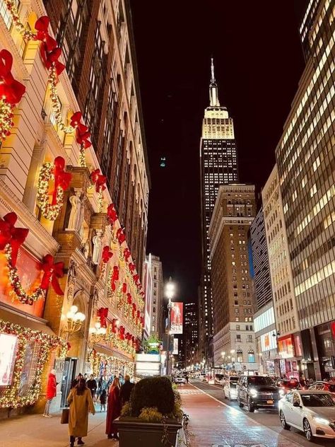 New York Navidad, New York Aesthetic Christmas, Christmas In Nyc Aesthetic, Nyc At Christmas Time, Nyc Christmas Aesthetic, Christmas New York City, Nyc During Christmas, Best Christmas Destinations, New York At Christmas