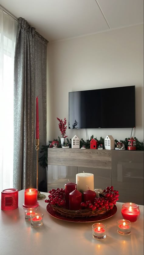 Happy New Year Home Decor, Christmas Decor Flat, Christmas Flat Decoration, Apartment Holiday Decorating, Living Room Ideas Christmas, Room Ideas Christmas, Happy New Year Aesthetic, Christmas Living Room Ideas, Diy Tree Decor