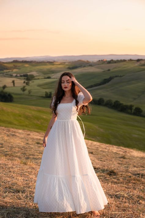 Vestidos Blancos Aesthetic, White Long Frock, Ophelia Dress, White Frock, White Corset Dress, Western Gown, Long Frock Designs, Satin Formal Dress, Simple Frocks