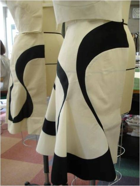 Shingo Sato a Japanese designer & instructor - his approach in designing a pattern, which he calls “Transformational Reconstruction“. Haute Couture, Shingo Sato, Pattern Draping, Origami Fashion, Become A Fashion Designer, Womens Sewing Patterns, Sewing Design, Burda Style, Japanese Outfits