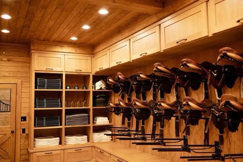 Western Stable, Tack Room Ideas, Yard Layout, Luxury Horse Barns, Dream Barn Stables, Horses Ranch, Tack Room Organization, Horse Tack Rooms, Stable Style